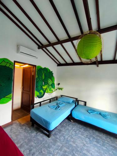 gili beach bum hostel