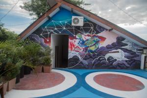 gili beach bum hostel