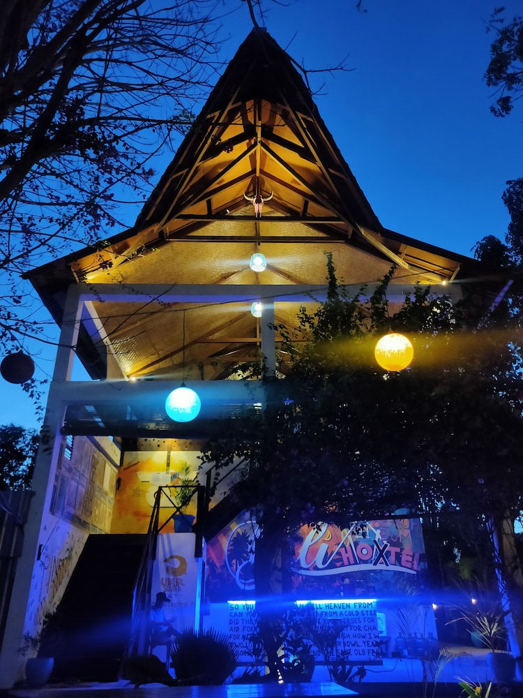 gili beach bum hostel