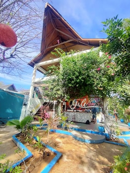 gili beach bum hostel