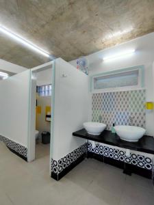 gili beach bum hostel