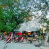gili beach bum hostel