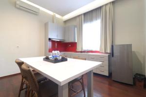 pejaten valley residence