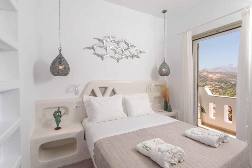 halcyon suites and villas naxos
