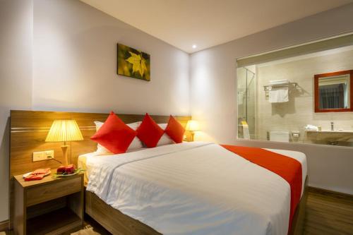 maple leaf hotel and apartment
