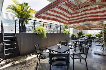 maple leaf hotel and apartment