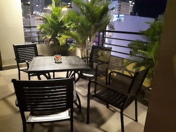 maple leaf hotel and apartment