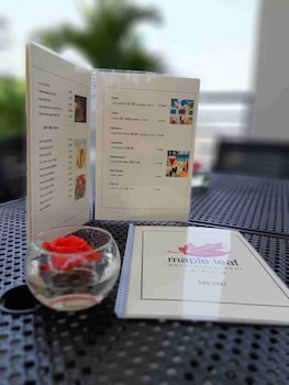 maple leaf hotel and apartment