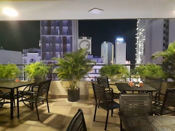 maple leaf hotel and apartment