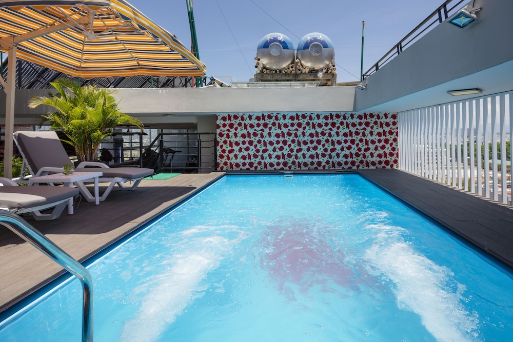 maple leaf hotel and apartment