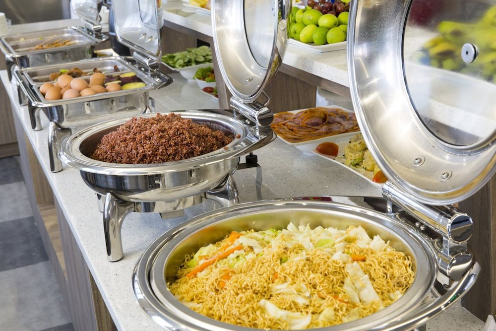 maple leaf hotel and apartment