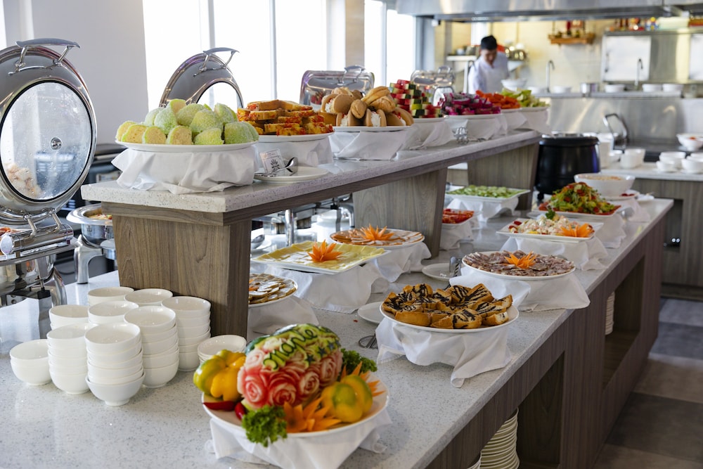 maple leaf hotel and apartment