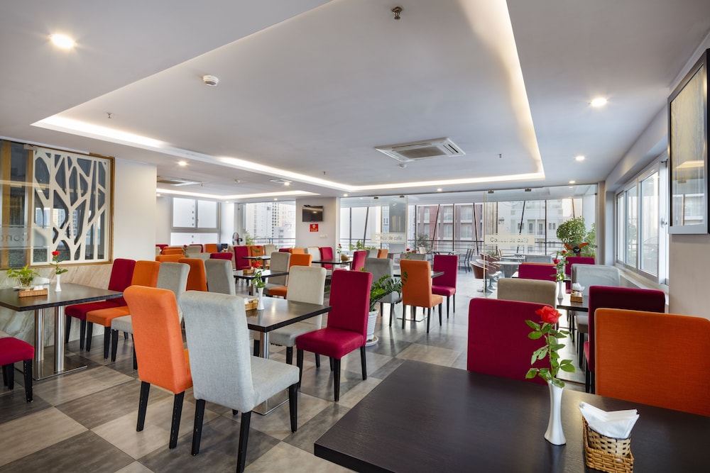 maple leaf hotel and apartment