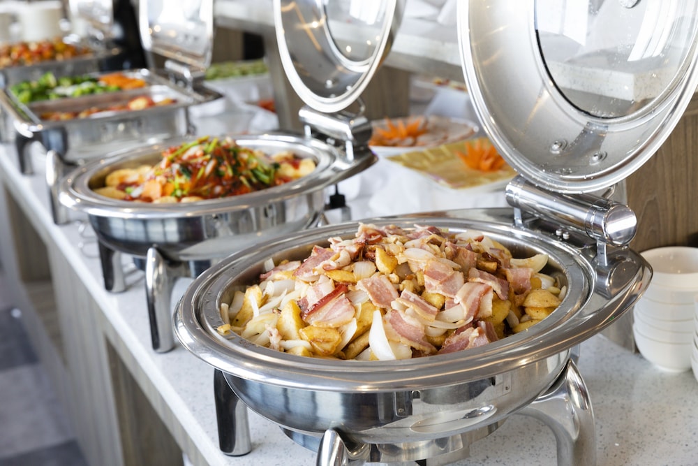 maple leaf hotel and apartment