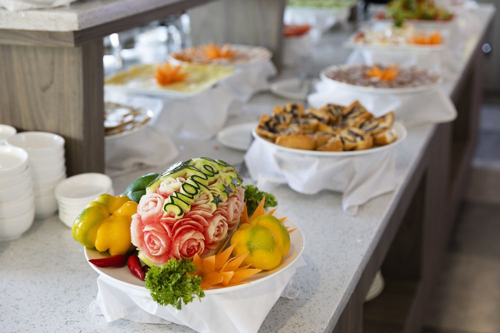 maple leaf hotel and apartment