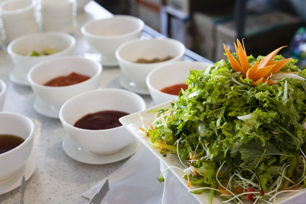 maple leaf hotel and apartment