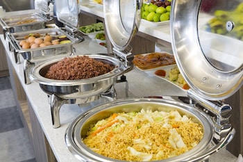 maple leaf hotel and apartment