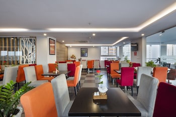 maple leaf hotel and apartment