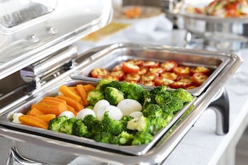 maple leaf hotel and apartment