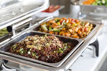 maple leaf hotel and apartment