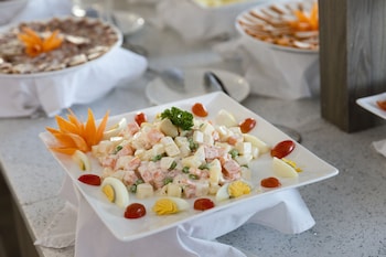 maple leaf hotel and apartment