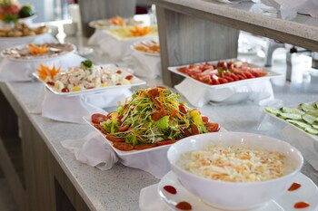 maple leaf hotel and apartment