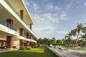 under the stars luxury apartments