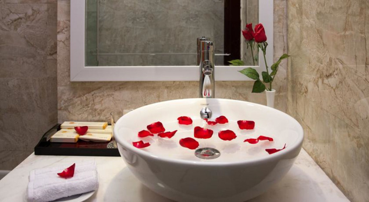 golden moon suite hotel