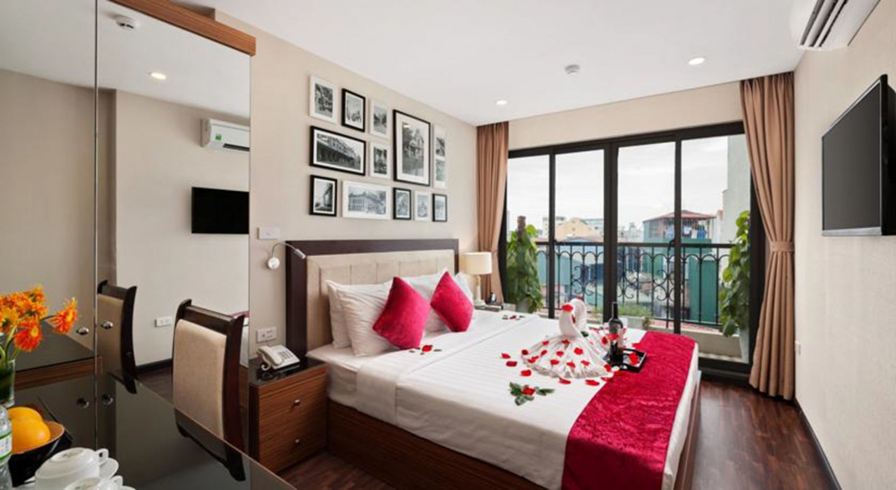 golden moon suite hotel