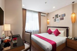 golden moon suite hotel