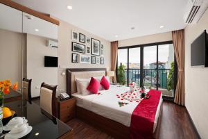 golden moon suite hotel