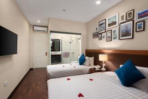 golden moon suite hotel