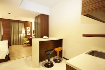 hotel six seasons