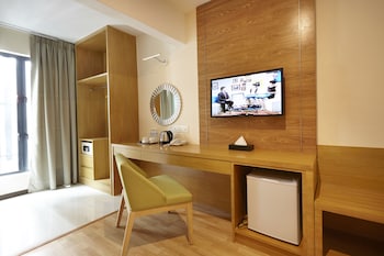 hotel six seasons
