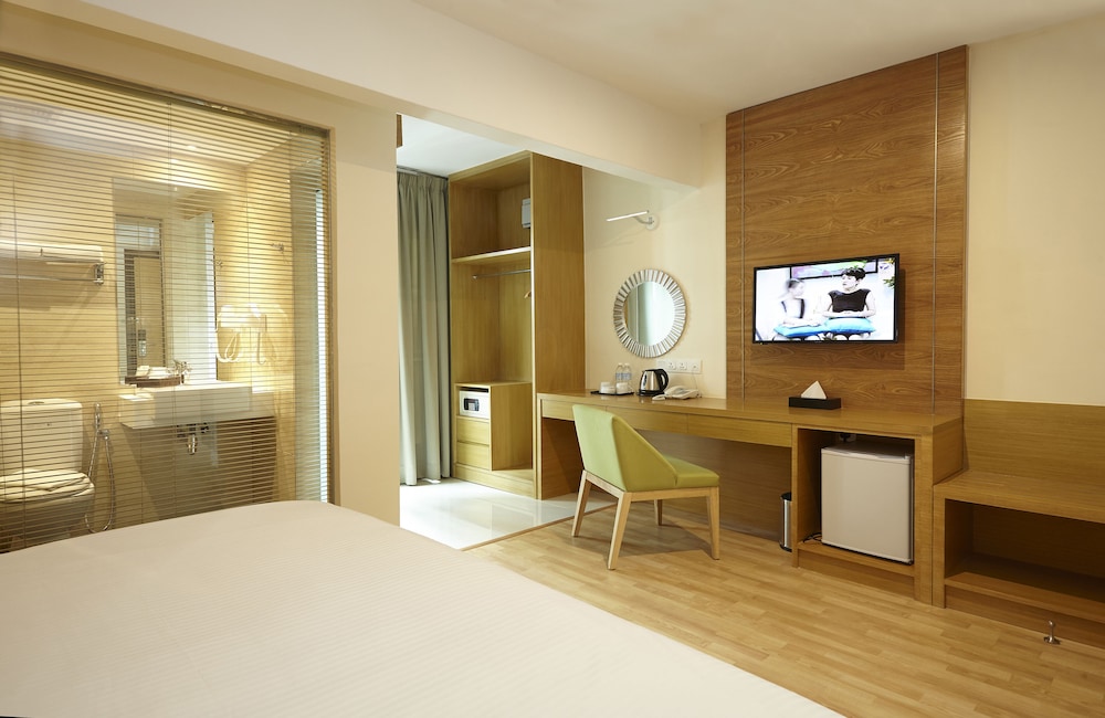 hotel six seasons