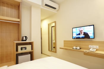 hotel six seasons