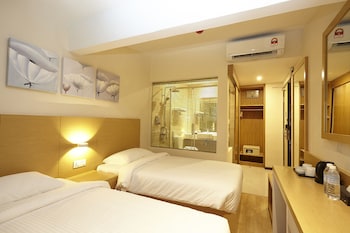 hotel six seasons