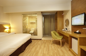 hotel six seasons