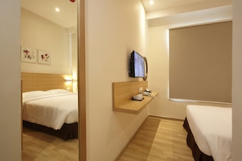 hotel six seasons