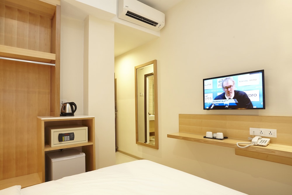 hotel six seasons