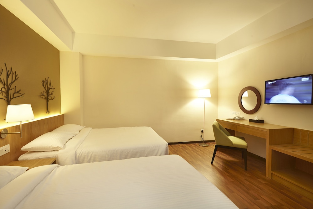 hotel six seasons