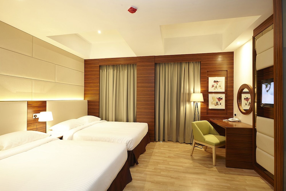 hotel six seasons
