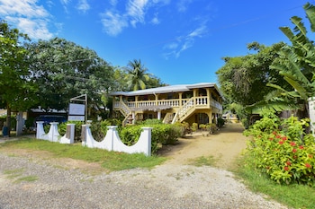 Caribbean Shores Bed & Breakfast,Hopkins>>Dangriga,3 star