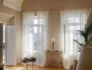 oia mansion