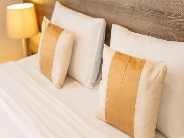 b2 bangna premier hotel