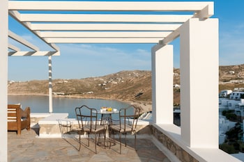 cova mykonos suites