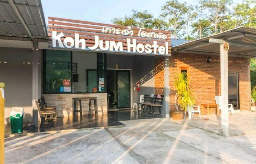 koh jum hostel