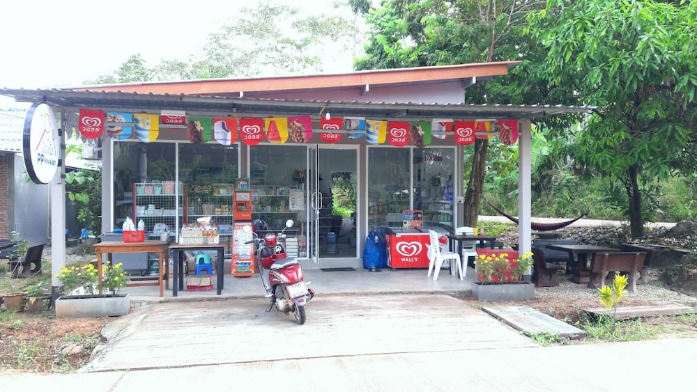 koh jum hostel