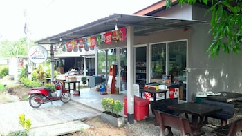 koh jum hostel