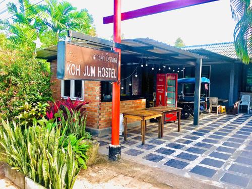 koh jum hostel